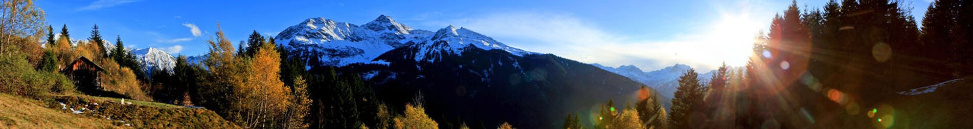 Herbstliches Panorama mit Blick auf Hochjochmassiv und Verwallgebirge, gesehen vom Kristberg im Silbertal – dem Genießerberg im Montafon. | © Montafoner Krisgtbergbahn Siblertal GmbH - Patrick Säly Photography - https://patricksaely.com